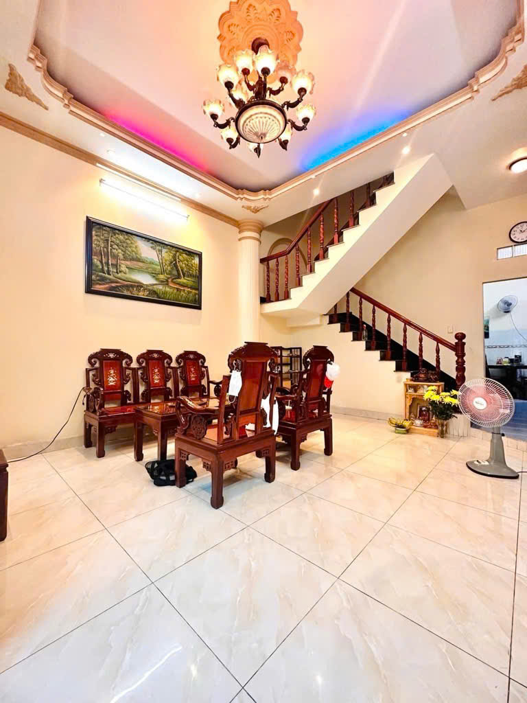 Kẹt tiền bán gấp nhà Q10 9ty6 giảm sâu