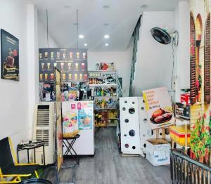 Bán Gấp! Nhà Mặt Tiền Q10, Khu Vực Sầm Uất, Giá Cực Tốt
