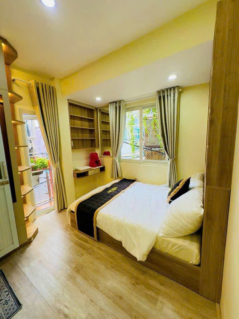 NHÀ ĐẸP FULL NỘI THẤT 2 PN 3 TẦNG VÀO Ở NGAY GẦN LÝ THƯỜNG KIỆT CHỈ NHỈNH 2 TỶ