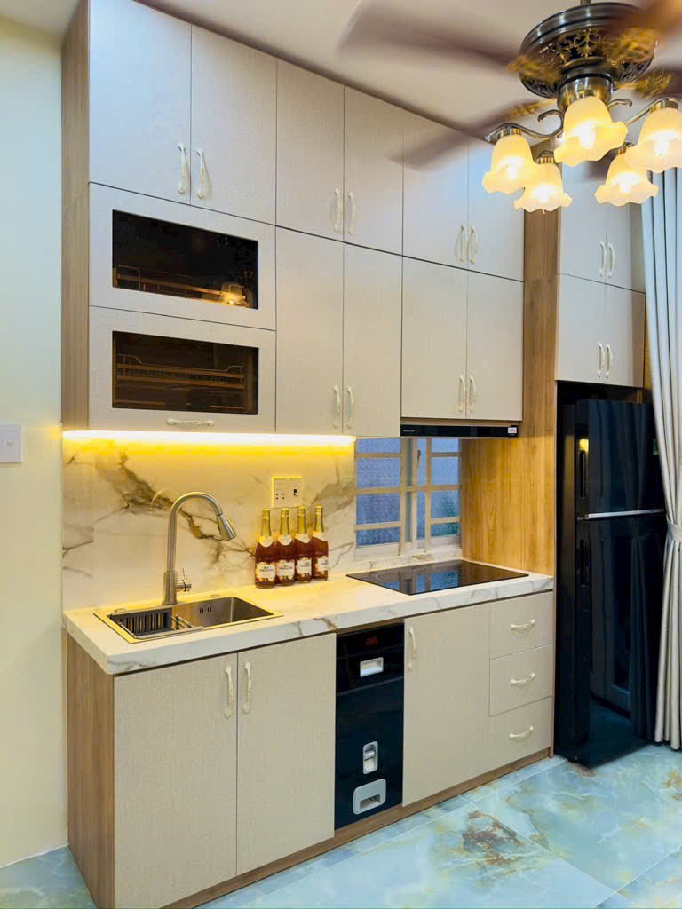 NHÀ ĐẸP FULL NỘI THẤT 2 PN 3 TẦNG VÀO Ở NGAY GẦN LÝ THƯỜNG KIỆT CHỈ NHỈNH 2 TỶ