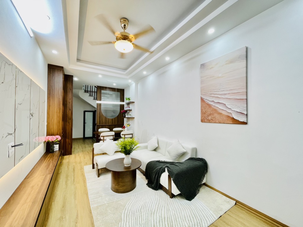 Thanh Lân chính chủ cần bán 36m×5 tầng,ngõ rộng,vài bước ra mặt phố,gần chợ ,gần trường học các cấp,nhỉnh 7 tỷ xíu.
