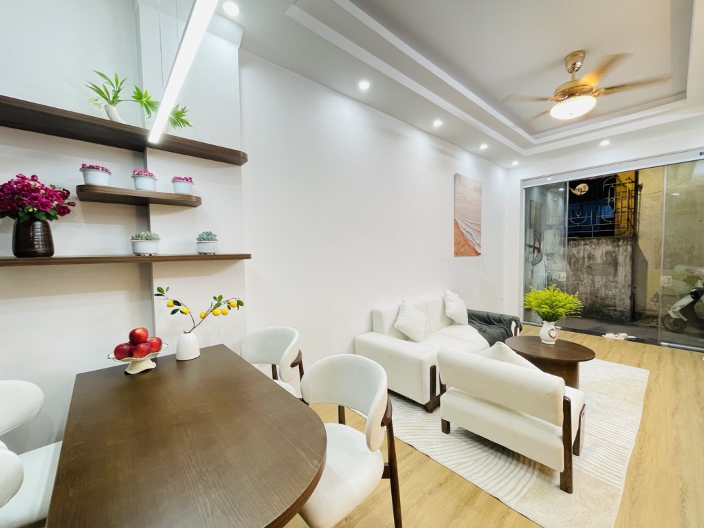 Thanh Lân chính chủ cần bán 36m×5 tầng,ngõ rộng,vài bước ra mặt phố,gần chợ ,gần trường học các cấp,nhỉnh 7 tỷ xíu.