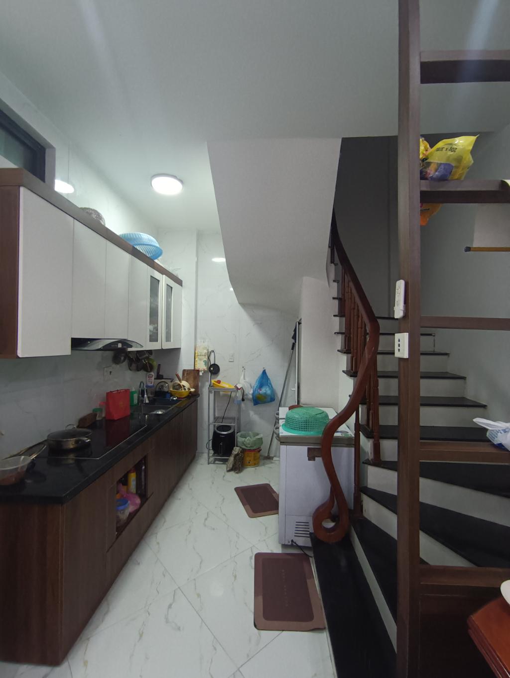 Thanh Lân chính chủ cần bán 36m×5 tầng,ngõ rộng,vài bước ra mặt phố,gần chợ ,gần trường học các cấp,nhỉnh 7 tỷ xíu.