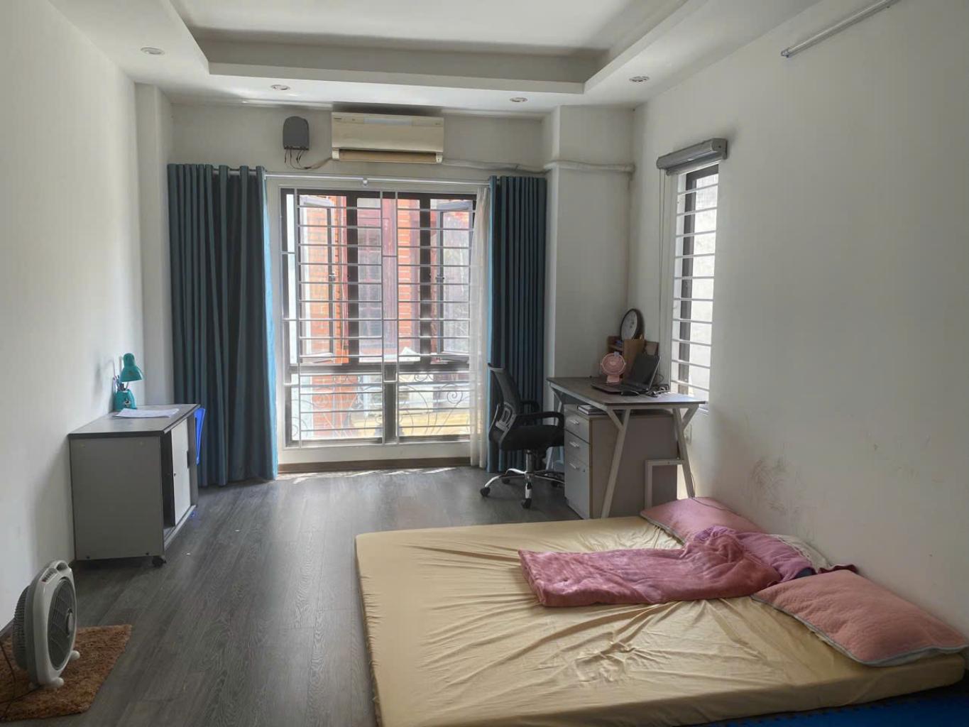 Thanh Lân chính chủ cần bán 36m×5 tầng,ngõ rộng,vài bước ra mặt phố,gần chợ ,gần trường học các cấp,nhỉnh 7 tỷ xíu.