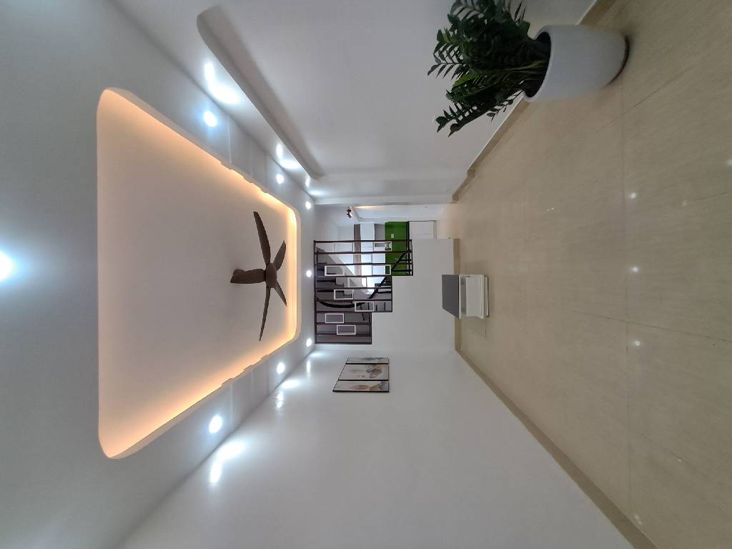 Thanh Lân chính chủ cần bán 36m×5 tầng,ngõ rộng,vài bước ra mặt phố,gần chợ ,gần trường học các cấp,nhỉnh 7 tỷ xíu.
