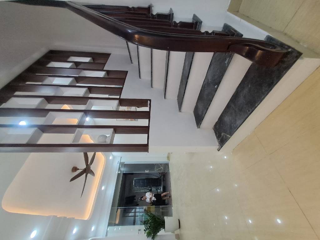 Thanh Lân chính chủ cần bán 36m×5 tầng,ngõ rộng,vài bước ra mặt phố,gần chợ ,gần trường học các cấp,nhỉnh 7 tỷ xíu.
