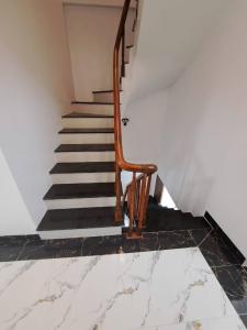 HOA HẬU  LĨNH NAM- GẦN PHỐ - Ô TÔ ĐỖ CỔNG - MẶT TIỀN BỀ THẾ,30M×5 TẦNG,NHỈNH 5 TỶ