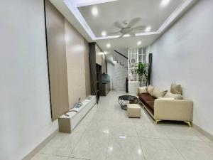 NAM DƯ DÂN XÂY Ở - FULL NỘI THẤT - Ô TÔ TRÁNH 20M - THOÁNG SÁNG 2 MẶT - SÂN RỘNG TRƯỚC NHÀ ,NHỈNH 6 TỶ.