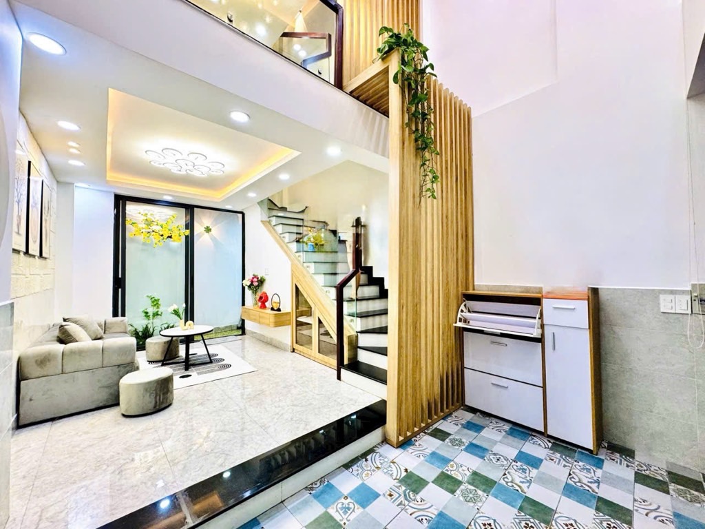 Nhà mới xây gần Huỳnh Văn Bánh Phú Nhuận 5 tầng 3m8 x 7m5 nhỉnh 6t