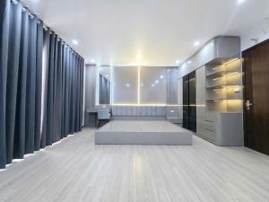 SIÊU PHẨM MỚI TINH - NHÀ 6 TẦNG - Ô TÔ 7 CHỖ VÀO NHÀ - NGÕ THÔNG - VỊ TRÍ VIP - CHỈ VIỆC XÁCH VALI VỀ Ở - 8.x TỶ