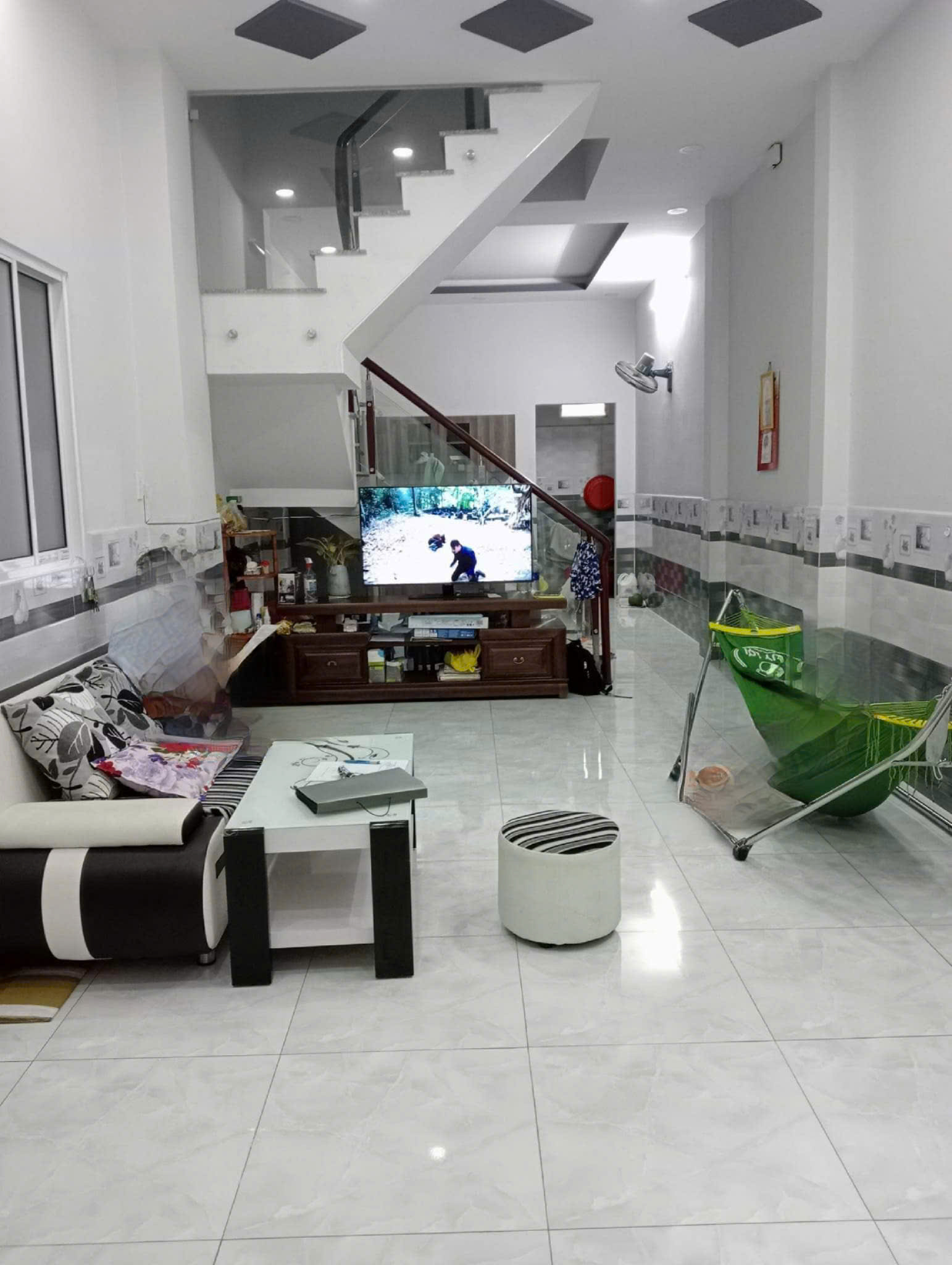 Nhà sát Tân Phú - xe hơi đậu trong nhà - 51m2 - nhà mới ở ngay. Giá 4.3 tỷ