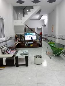 Nhà sát Tân Phú - xe hơi đậu trong nhà - 51m2 - nhà mới ở ngay. Giá 4.3 tỷ