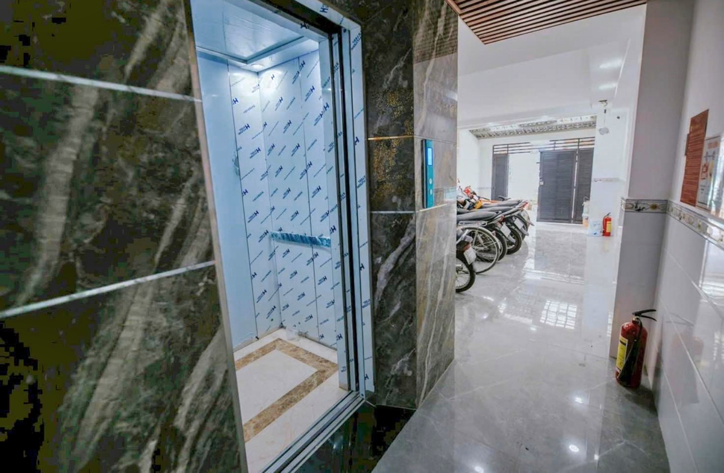 CHDV 6 TẦNG 17 PHÒNG KHÉP KÍN - THANG MÁY XỊN - HỢP ĐỒNG KHOÁN 70 TRIỆU/ THÁNG - 83M2 - CHỈ 17.9 TỶ