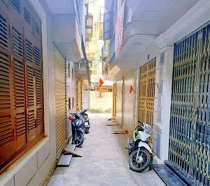NHÀ RIÊNG ĐƯỜNG ÁI MỘ .