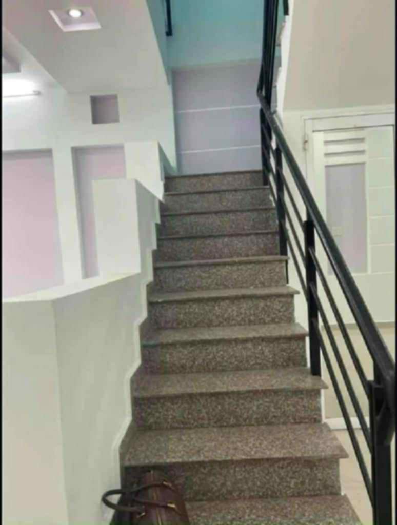 Bán nhà 2 lầu đường Man Thiện