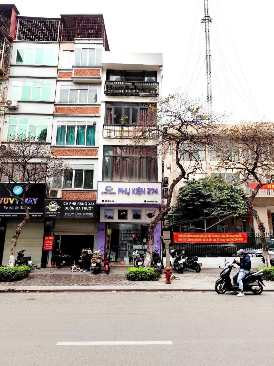 NHÃ KIM MÃ MẶT PHỐ, VỈA HÈ KINH DOANH SẦM UẤT.