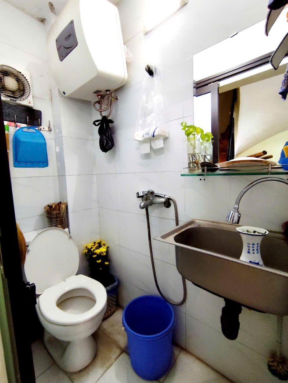 NHÃ KIM MÃ MẶT PHỐ, VỈA HÈ KINH DOANH SẦM UẤT.