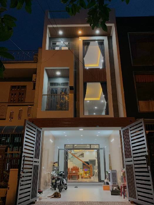 Bán nhà đẹp 3 lầu , Q9 , DT: 105 m2 Giá: 7.2 Tỷ