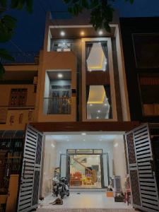Bán nhà đẹp 3 lầu , Q9 , DT: 105 m2 Giá: 7.2 Tỷ