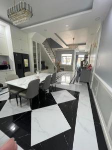 Bán mặt tiền kinh doanh khq vạn cân, Phường Trường Thọ, Diện Tích: 83 m2. Giá 13 tỷ