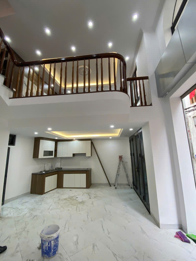 Bán nhà lô góc Ngọc Hồi, 42m2 x 5 tầng, mặt tiền rộng, giá 6,8 tỷ, khu cán bộ bệnh viện