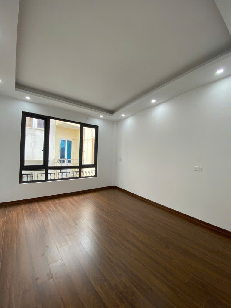 Bán nhà lô góc Ngọc Hồi, 42m2 x 5 tầng, mặt tiền rộng, giá 6,8 tỷ, khu cán bộ bệnh viện