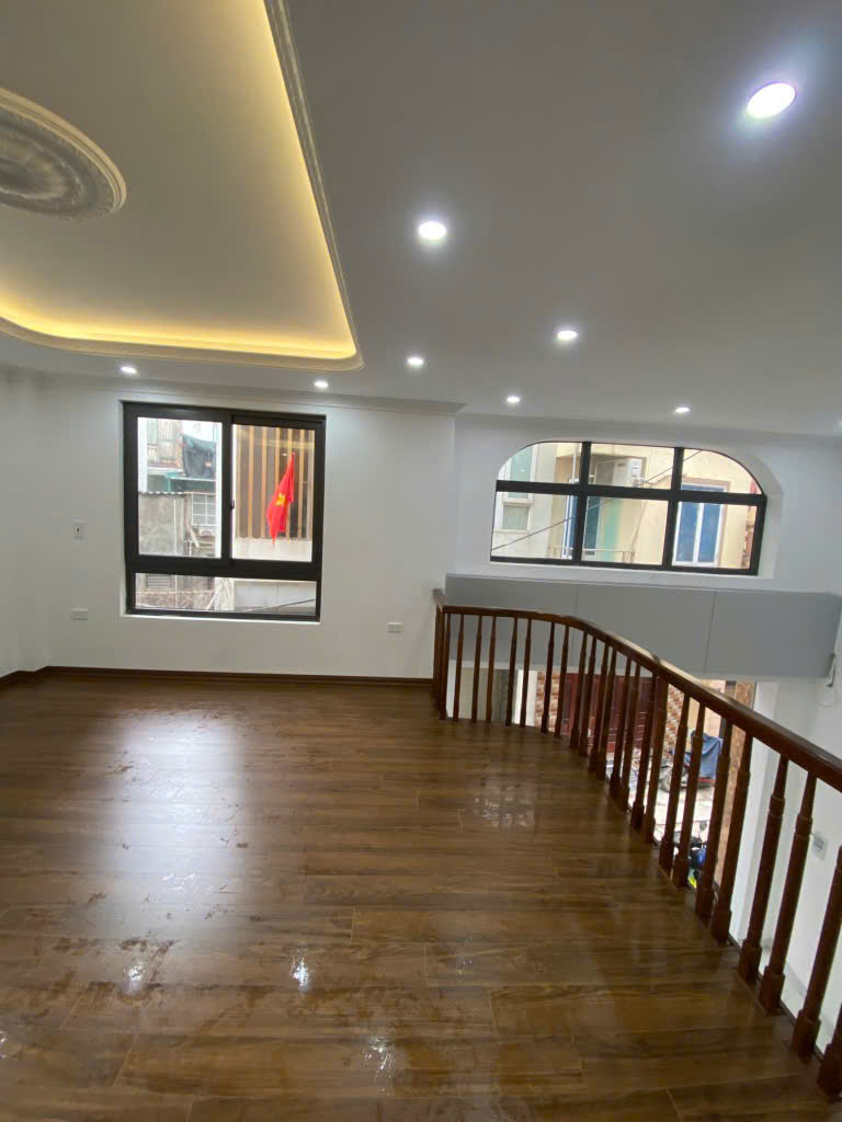 Bán nhà lô góc Ngọc Hồi, 42m2 x 5 tầng, mặt tiền rộng, giá 6,8 tỷ, khu cán bộ bệnh viện