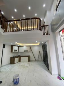 Bán nhà lô góc Ngọc Hồi, 42m2 x 5 tầng, mặt tiền rộng, giá 6,8 tỷ, khu cán bộ bệnh viện