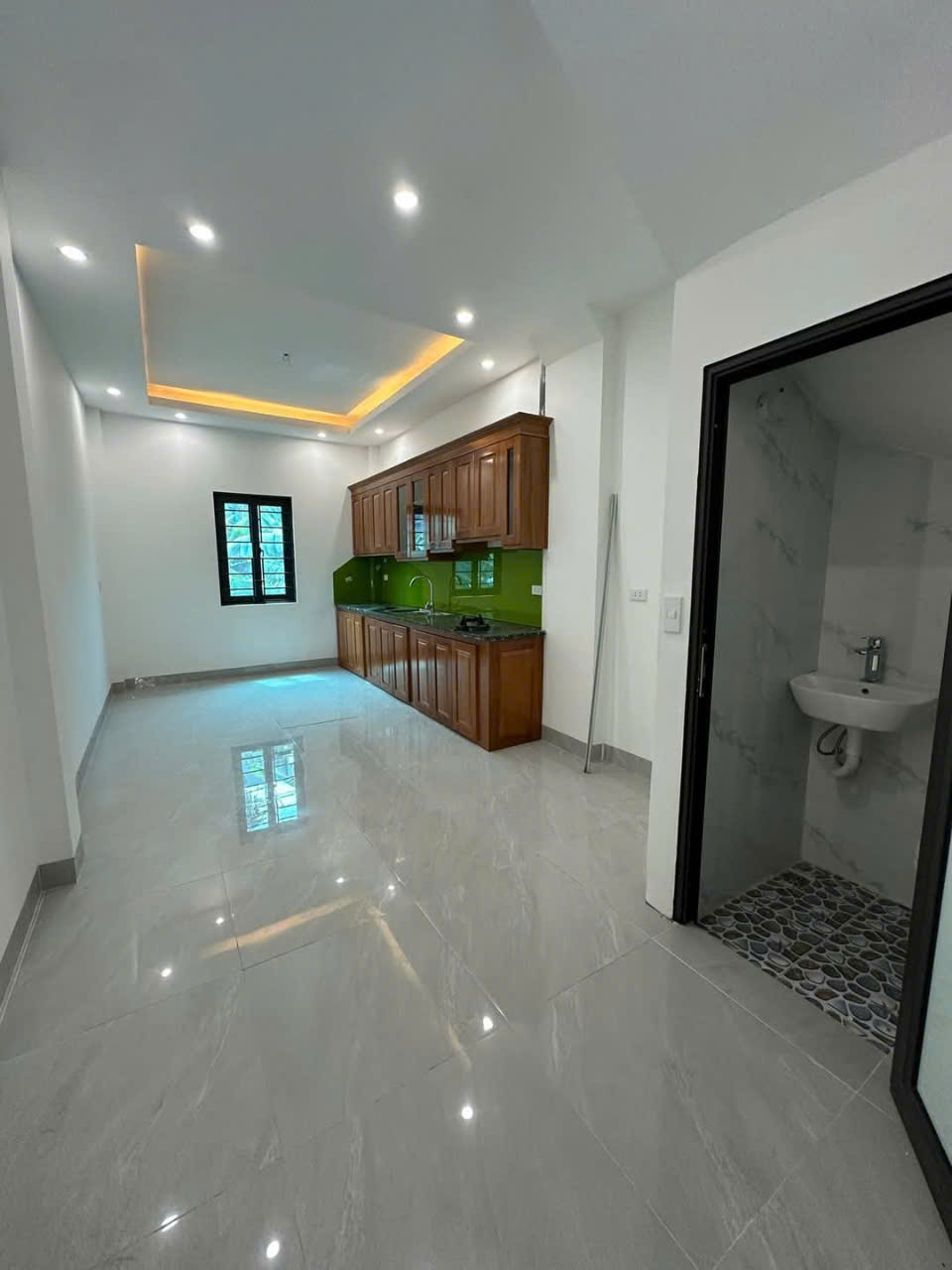 Nhà đẹp Phố Xốm – Hà Đông, Sát mặt phố, Dòng tiền sẵn, Tặng Full Nội Thất, 5 Tầng, Chỉ 4.1 tỷ.