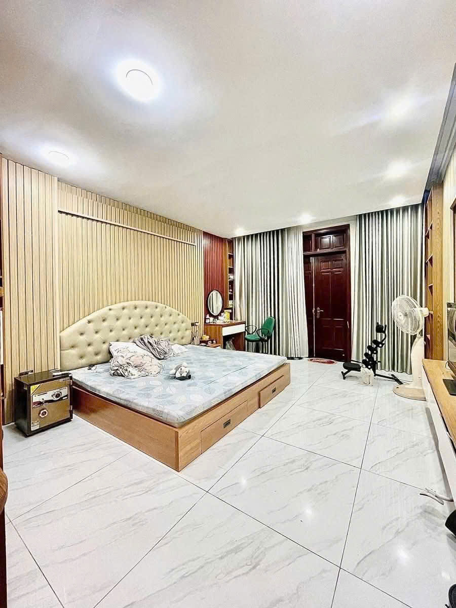 Nhà đẹp Chợ Xốm, Hà Đông, Ô tô 7 chỗ đỗ cửa, 3 bước ra Phố, Ở Ngay, 5 tầng* 37 Mét, 4.5tỷ.