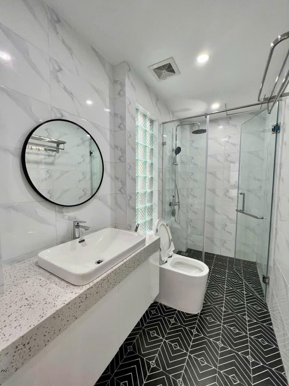 Nhà đẹp Chợ Xốm, Hà Đông, Ô tô 7 chỗ đỗ cửa, 3 bước ra Phố, Ở Ngay, 5 tầng* 37 Mét, 4.5tỷ.