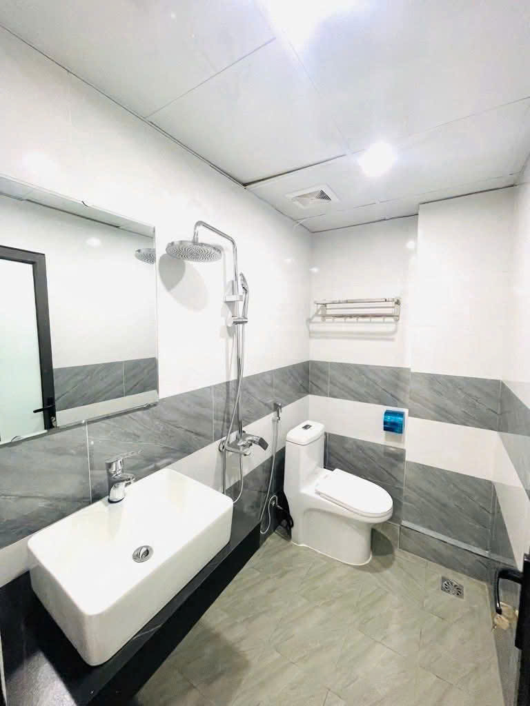 Nhà đẹp Nguyễn Trực – Hà Đông, Lô Góc, Kinh doanh, Ô tô qua cửa, 5 Tầng, 39 mét.