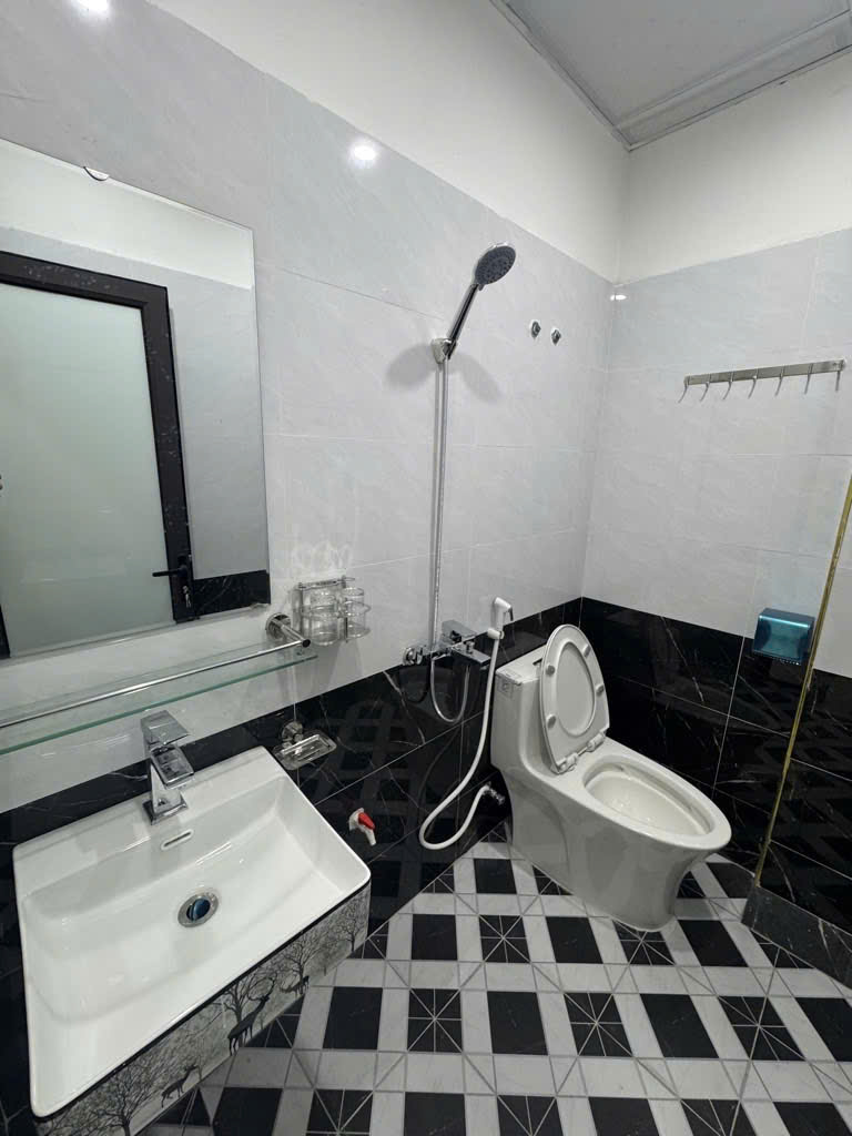 Nhà đẹp Trung tâm Phú Lương – Hà Đông, Sát phố, Ô tô đỗ vài bước chân, tặng Full nội thất.