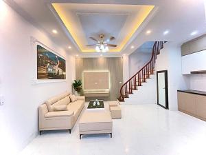 Nhà đẹp Phố Xốm – Hà Đông, Sát mặt phố, Dòng tiền sẵn, Tặng Full Nội Thất, 5 Tầng, Chỉ 4.1 tỷ.