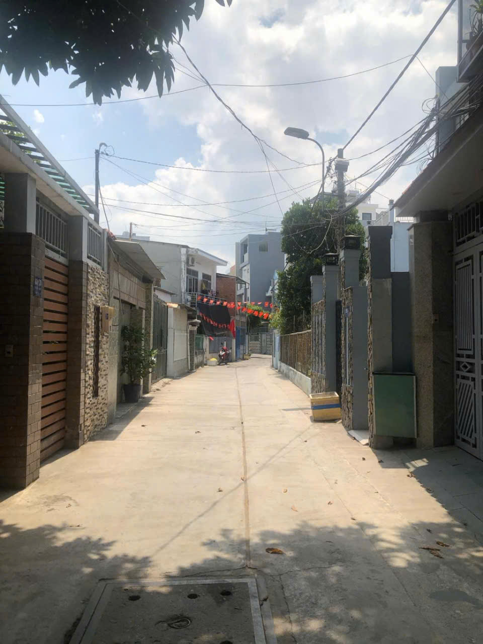 Bán Nhà  phố 1 trệt +1 lầu có sân thượng  giá hơn 4 tỷ