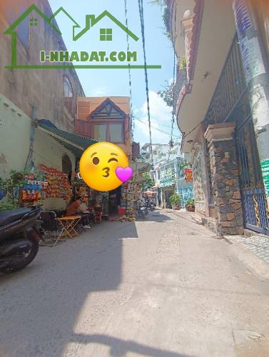 NGAY SÁT Q1, HẺM 3 GÁC THÔNG, SẠCH SẼ, AN NINH, DÂN TRÍ TỐT