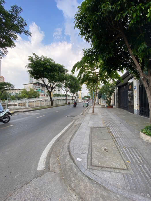 Hàng hiếm quận 6, 2MT HXH đường Lò Gốm, 81m2 giá chưa tới 6 tỏi