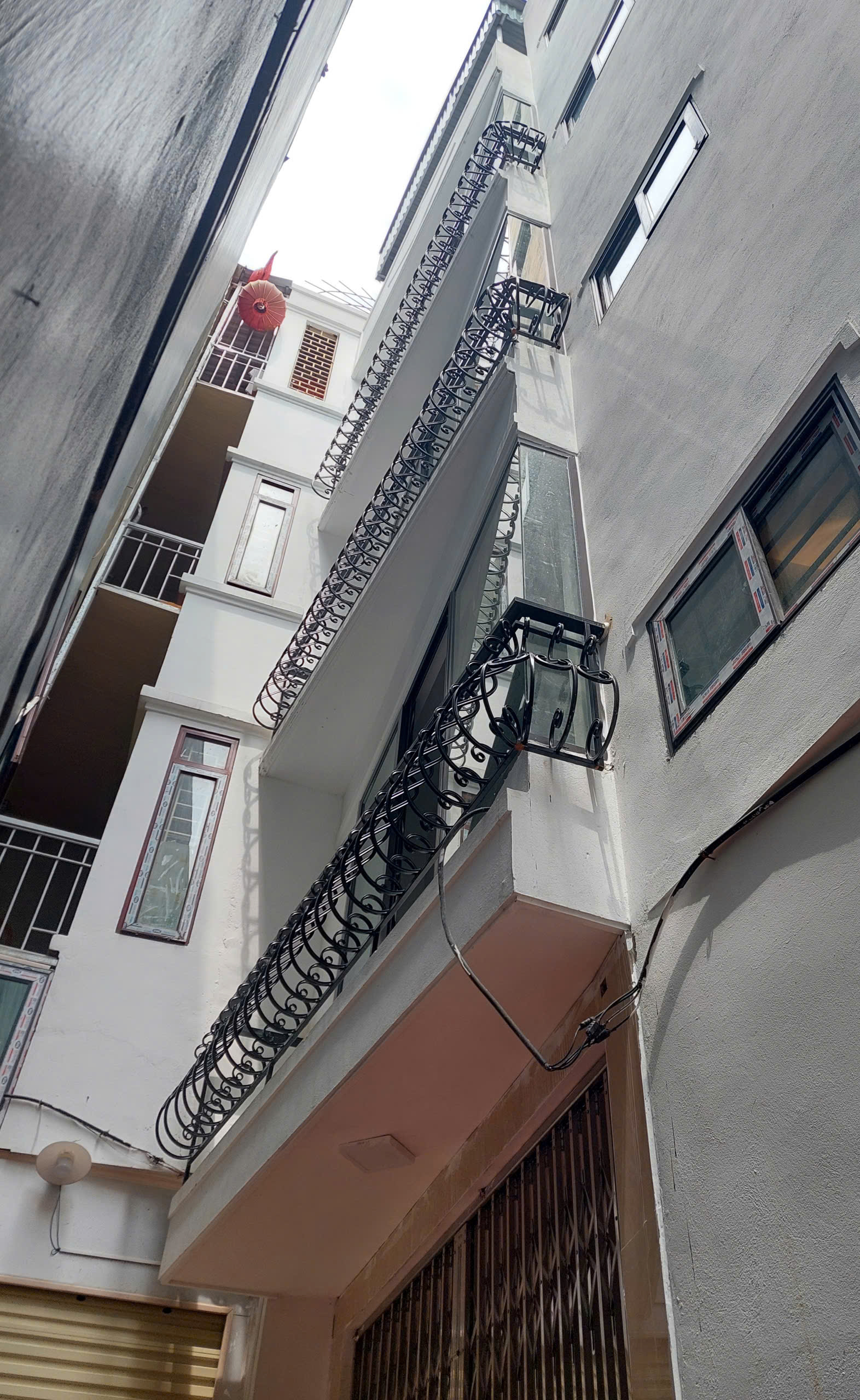 BÁN NHÀ XA LA, CÓ THANG MÁY, 30m², HƠN 7 Tỷ