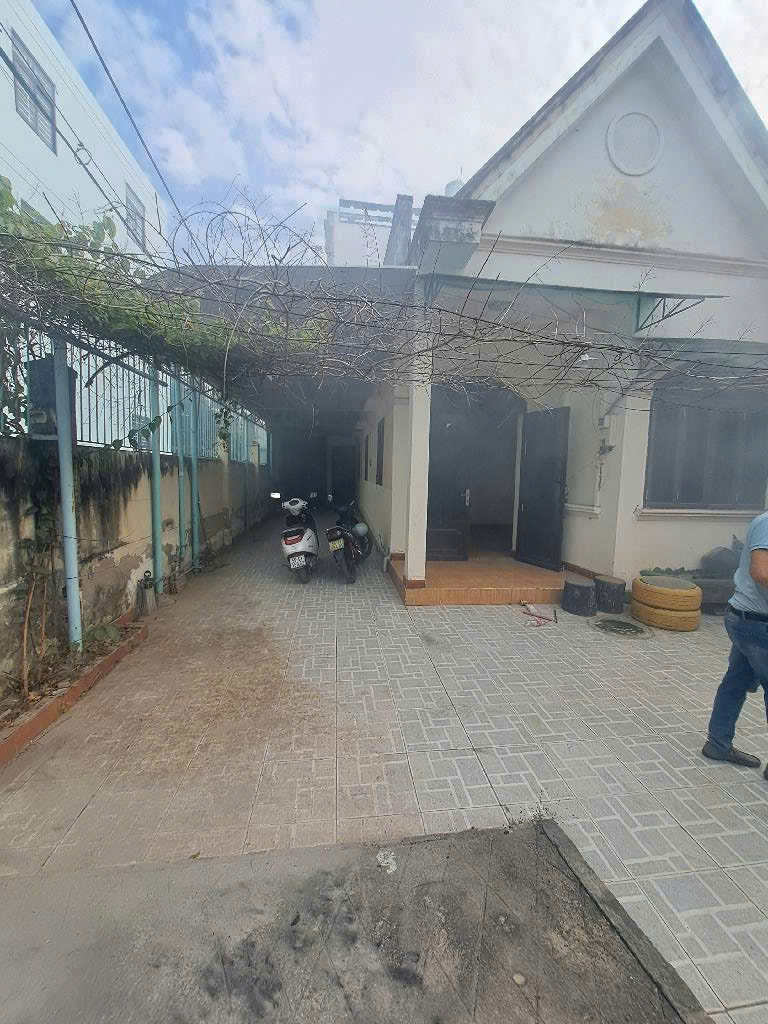 BÁN NHÀ 2 BIỆT THỰ VƯỜN LÔ GÓC HẺM XE TẢI P.THẠNH LỘC, Q12. 6.xty