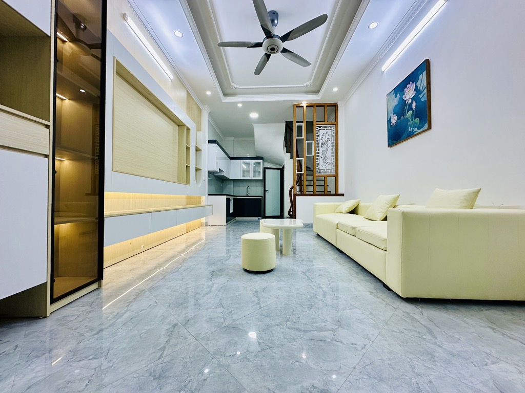 Bán nhà giáp bát nhà đẹp ở luôn