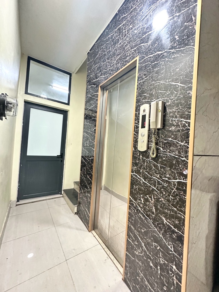Cầu Giấy: vừa ở vừa cho thuê thu 35 triệu/tháng, 5 tầng thang máy, 9 phòng khép kín, giá nhỉnh 9 ty