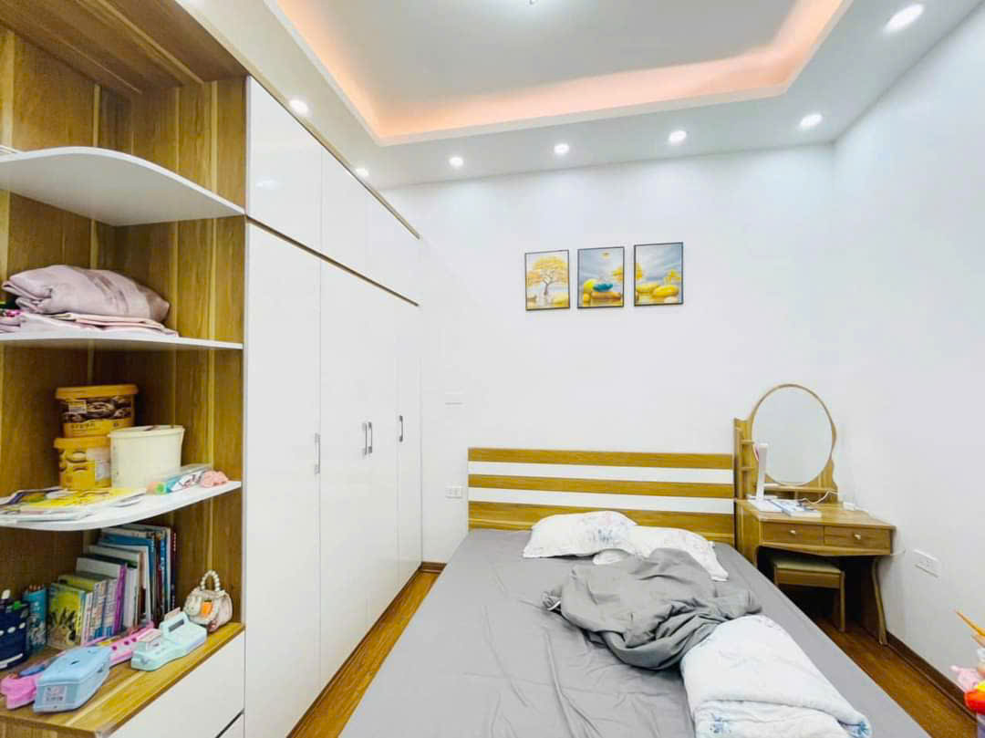 VỊ TRÍ QUÁ HIẾM ! Bán nhà Khương Thượng, 39m2x5t , ngõ thông, lô góc