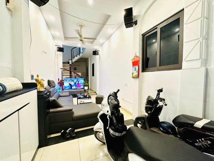 Bán nhà đẹp phố Tôn Thất Tùng 39m2 4.5 tầng,ngõ thông, vị trí tuyệt vời