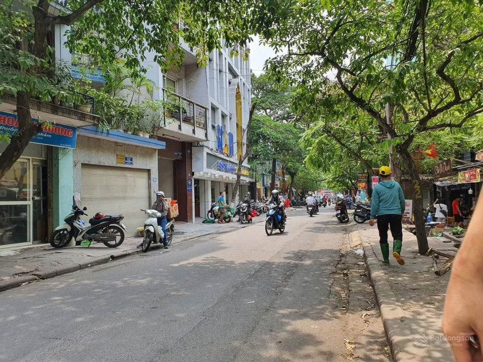 BÁN ĐẤT TẶNG NHÀ ! Nhà cũ mặt phố Vũ Thạnh 22m2 chỉ hơn 7 tỷ