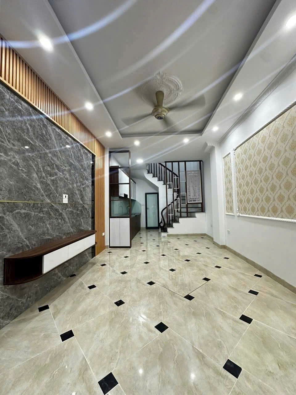 Nhà đẹp nhất phố vỉa hè rộng kimh doanh