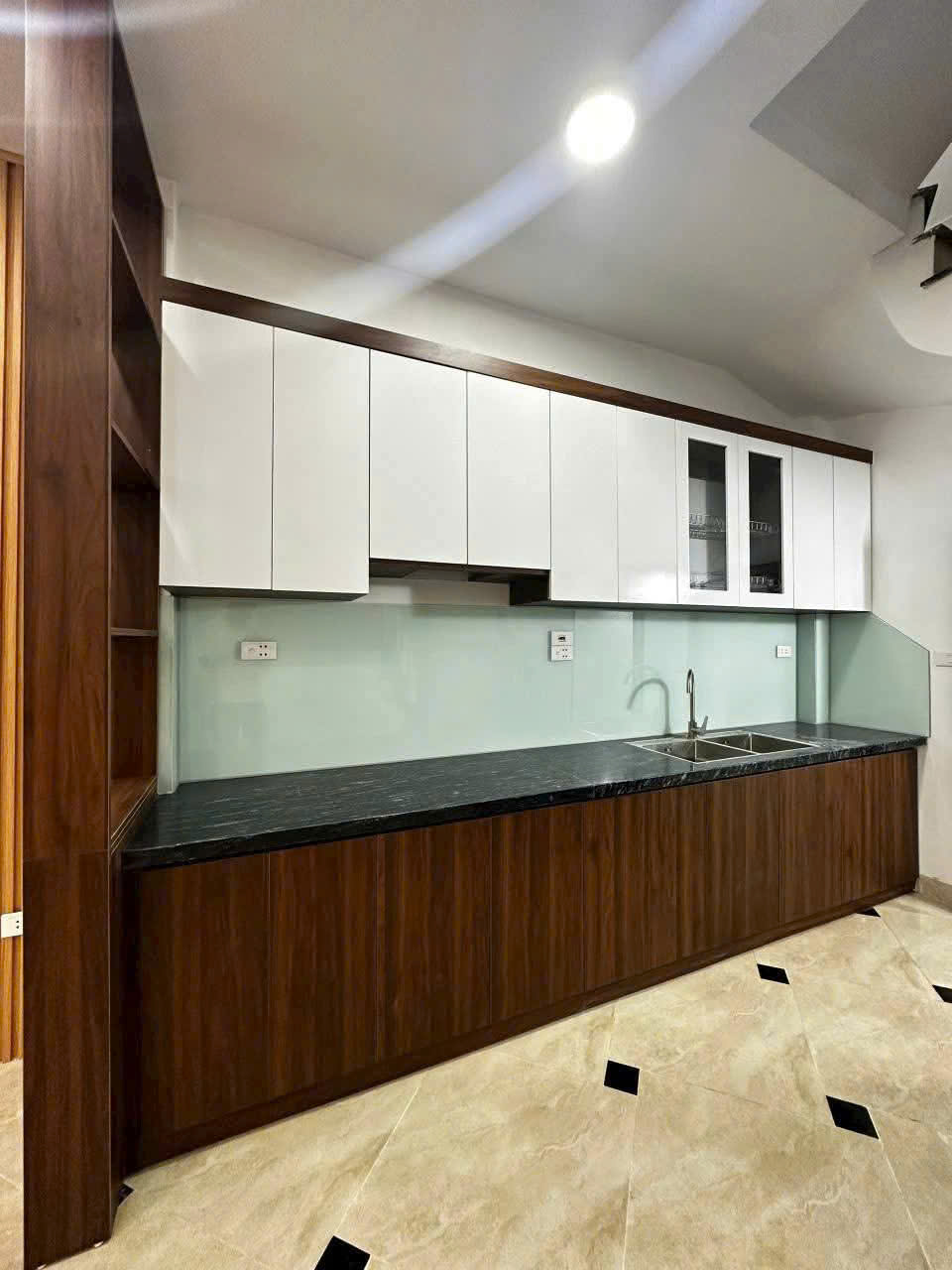 Nhà đẹp nhất phố vỉa hè rộng kimh doanh
