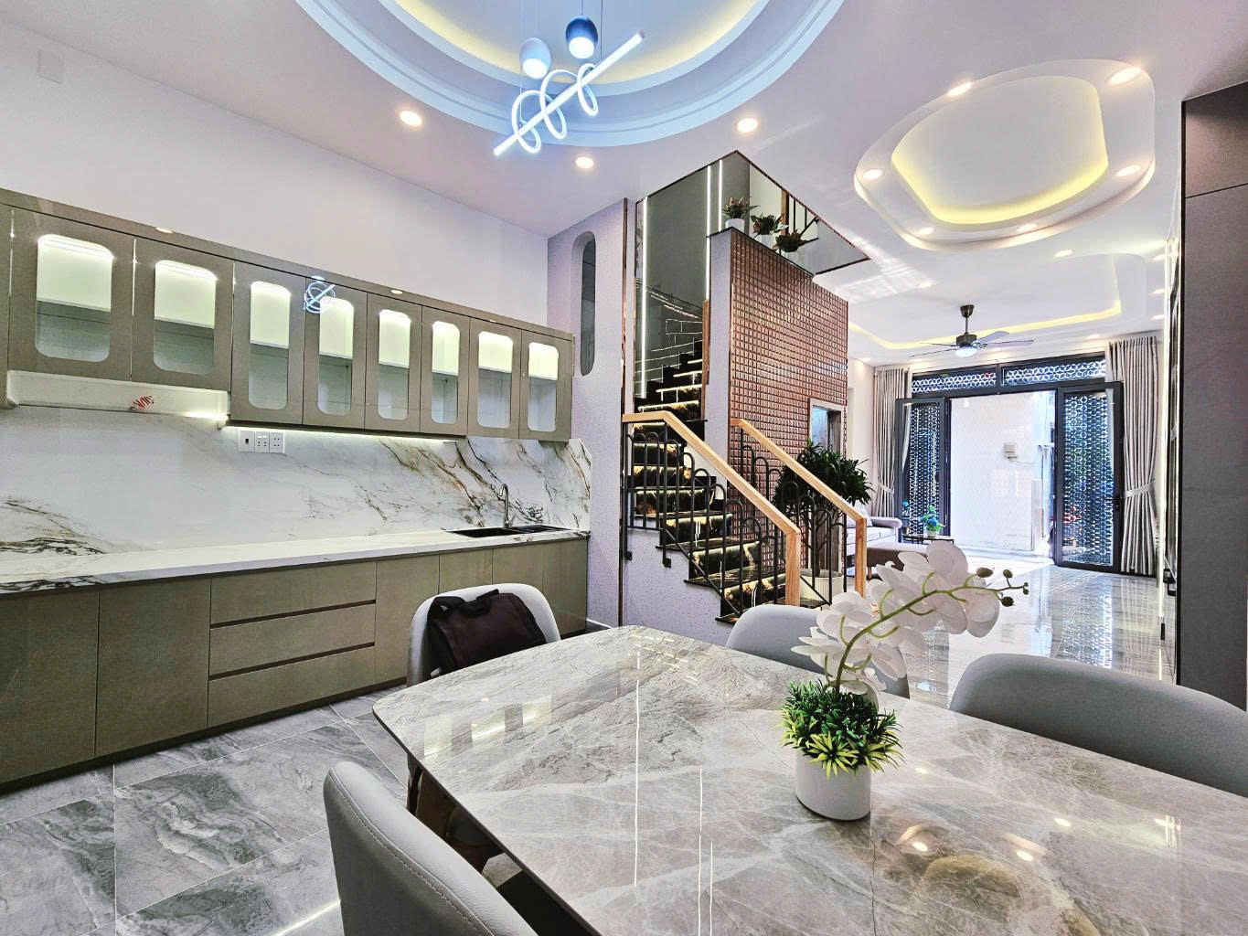 NHÀ MỚI ĐẸP FULL NỘI THẤT