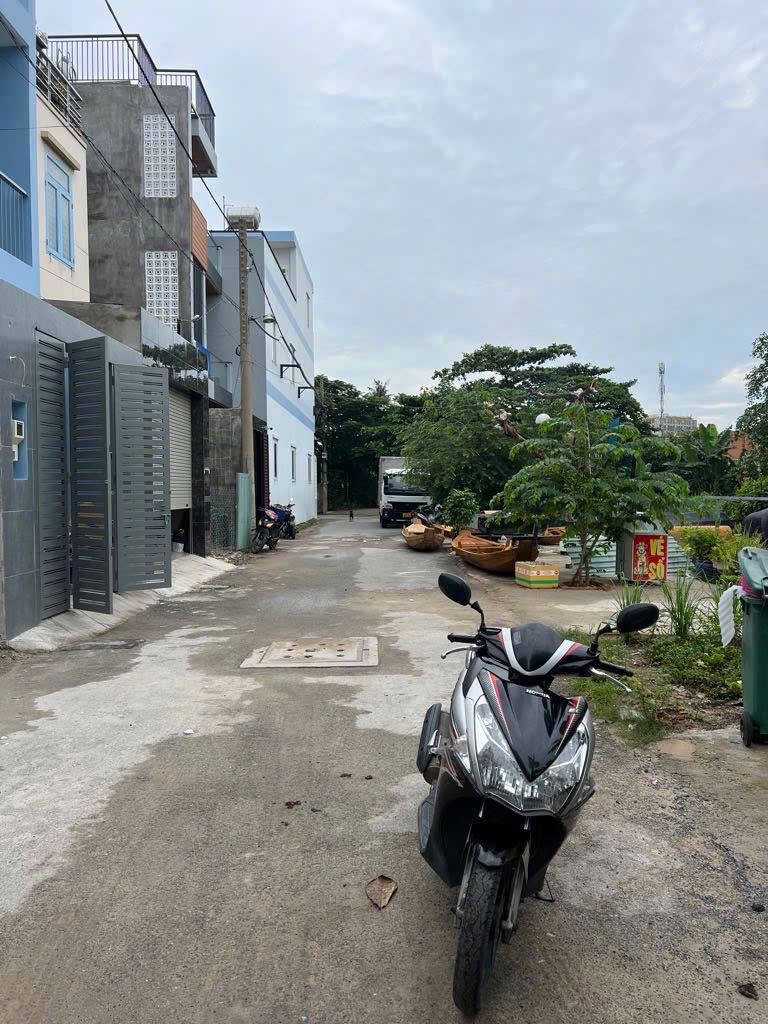 Nhà 3 tầng hoàn công - sổ hồng riêng