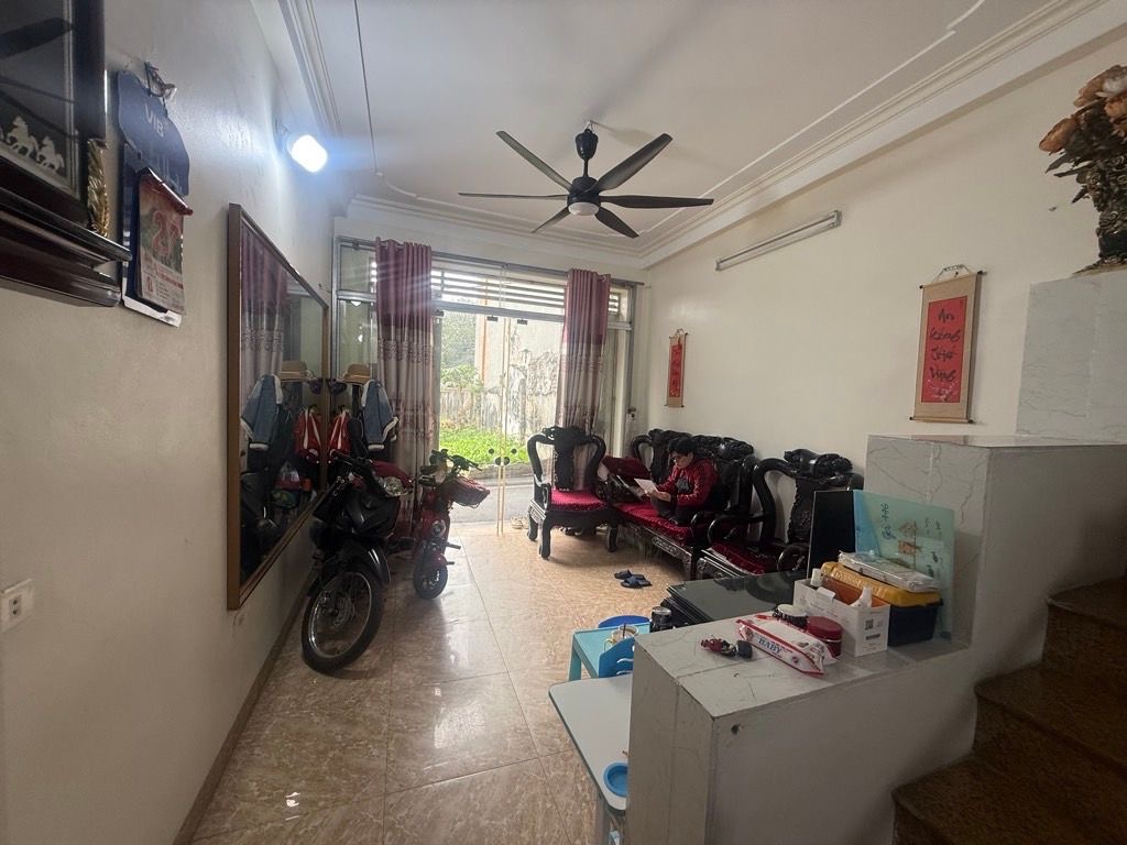 SIÊU PHẨM NHÀ 3 TẦNG,- GIÁ NHỈNH 5 TỶ- RẺ HIẾM CÓ TRONG KHU VỰc