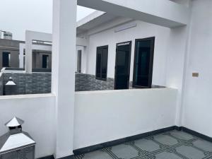 SIÊU PHẨM NHÀ 3 TẦNG,- GIÁ NHỈNH 5 TỶ- RẺ HIẾM CÓ TRONG KHU VỰc